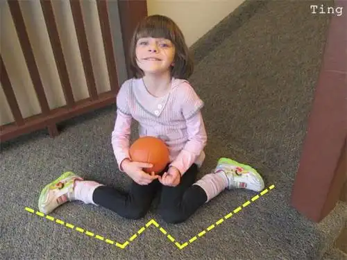 孩子们这个看似平常的「坐姿」,居然会导致脊椎前凸,更让孩子发育迟缓