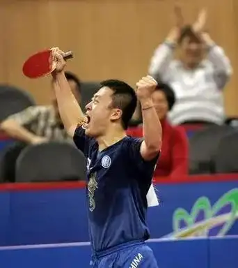 在乒乓球比赛中,握拍的方式大致可以分为两类:横握球拍和直握球拍.