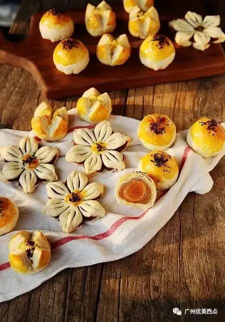 优美西点の白莲蓉蛋黄酥 酥香的点心太好吃了