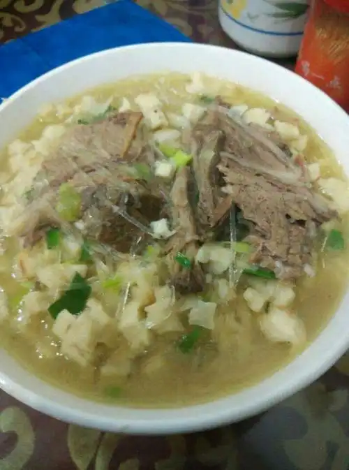 牛肉泡馍四十一碗.馍量很足,碗很大.