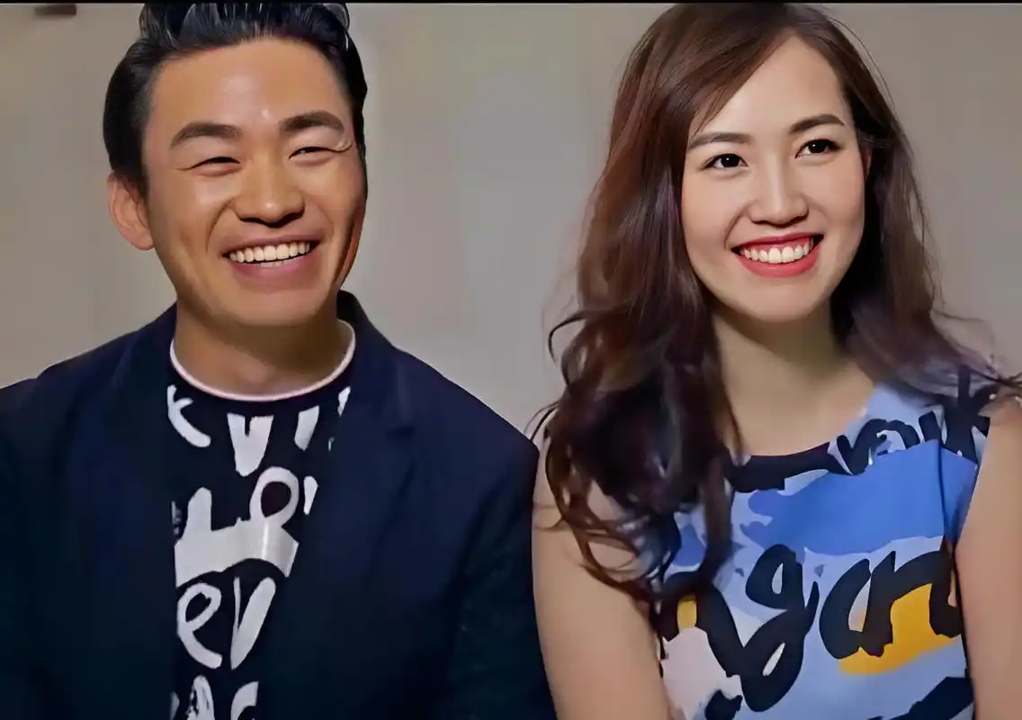 马蓉的父亲应该知道他的女儿和宋喆的关系,并联合起来对付王宝强.