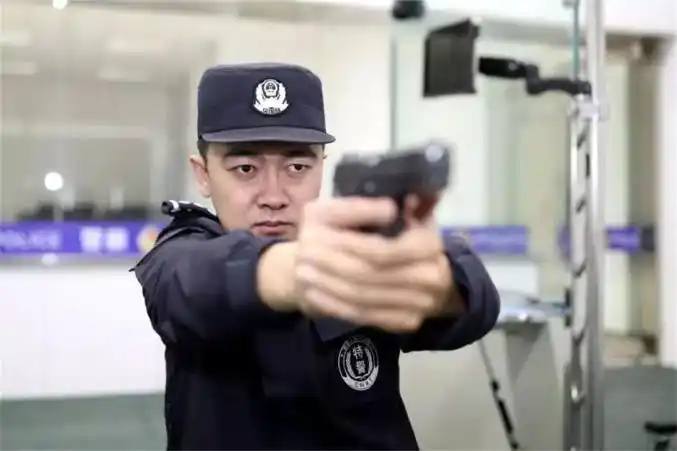 2004年9月参加公安工作,三级警督,现任吉林市公安局特警支队突击大队