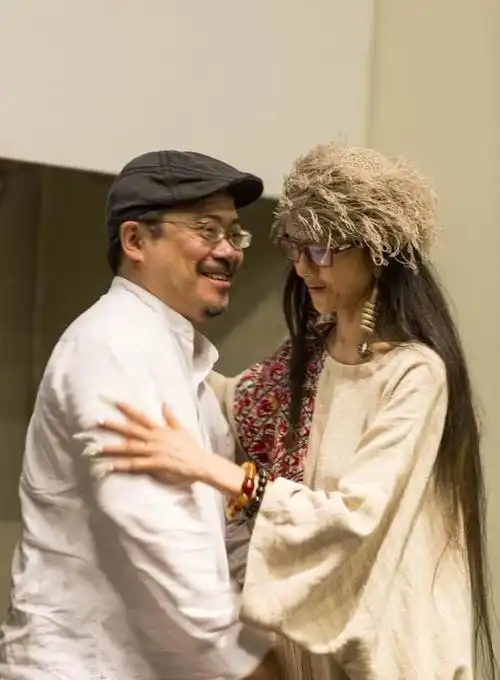 60岁单身活成仙女,年轻比范冰冰还美,嫁过两个老公却不生子_杨丽萍