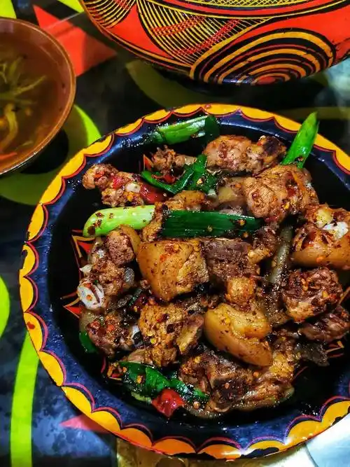 图源:"安逸四川"宣传推广平台彝族坨坨肉是来凉山必吃的美食之一