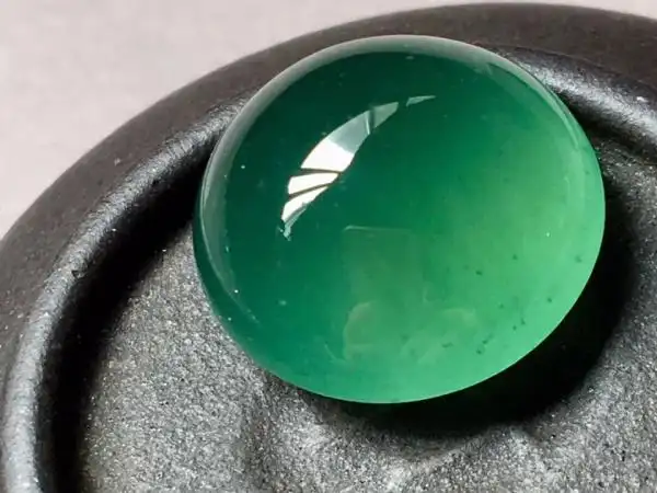 什么是正冰翡翠戒面