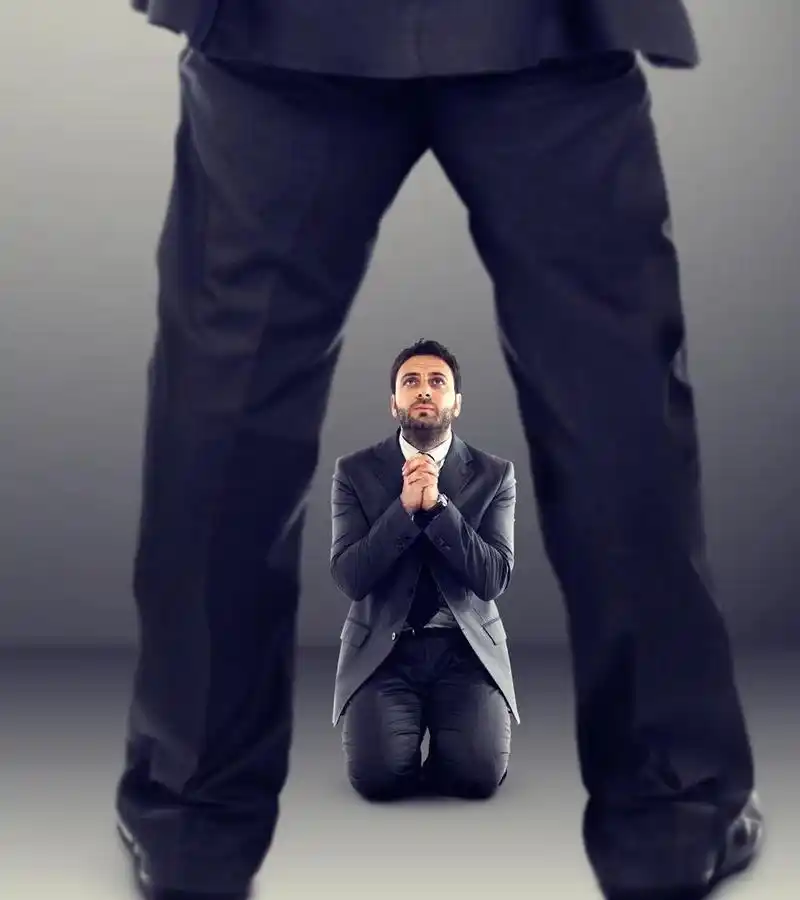 山东小伙给千万岳父下跪敬茶,喊声爹给十万,新郎喊的停不下来