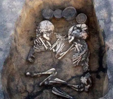 武则天孙子墓打开后人们在其棺椁中发现个丑陋习俗至今还存在