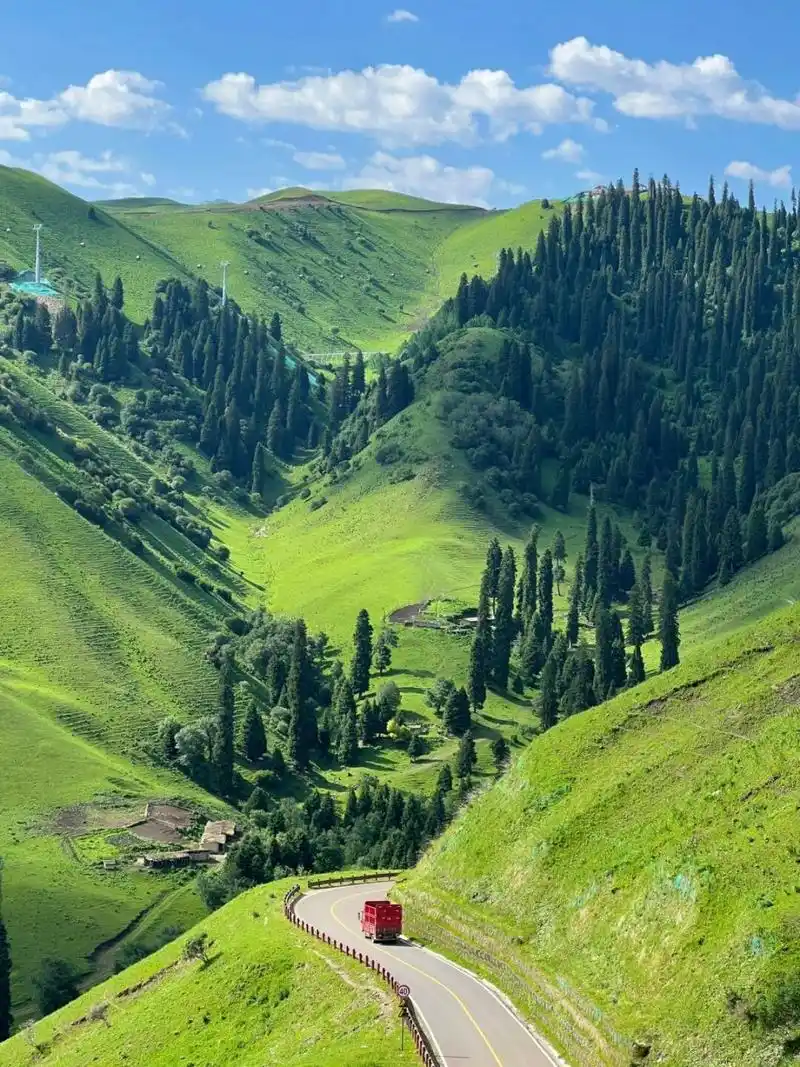 那拉提的夏天,是伊犁草原封神之作 经历了雨天,阴天后, 来到了新疆