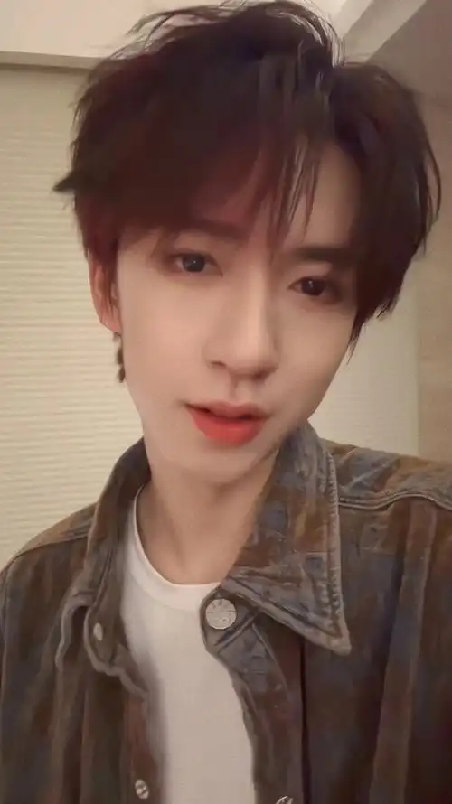 贺峻霖火龙果发色