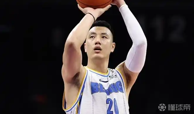 翟晓川工作室队长得知队友受伤主动请缨输完液直接去球馆