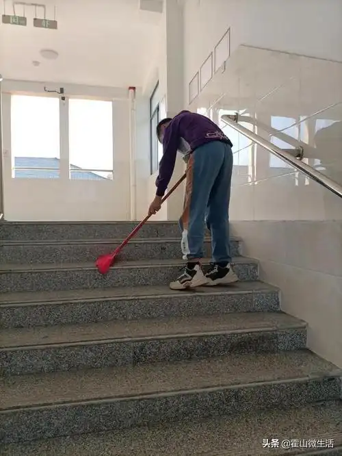 城东小学积极开展绿色校园大扫除活动