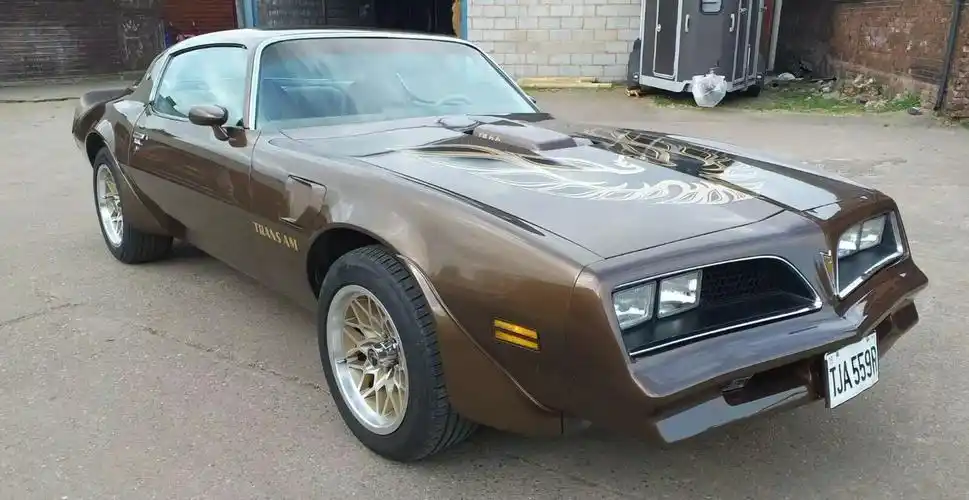 纯正美式肌肉车长啥样?瞧瞧这辆庞蒂克火鸟!