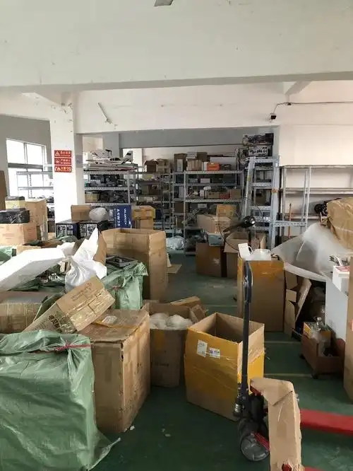 车间内货物乱摆放