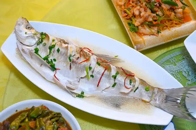 味蕾龙江|兴凯湖水浩无边,清蒸白鱼天下鲜_鸡西_任淑杰_大白