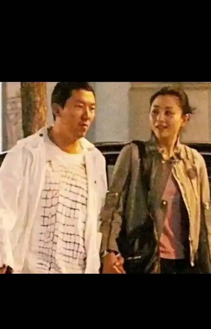 近日,张柏芝和富商孙东海的恋情成为媒体和公众关注的焦点.