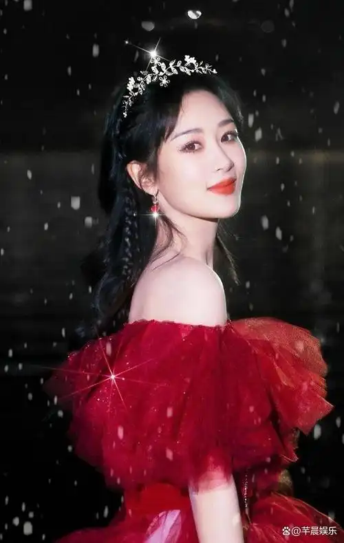 同一年出生的杨紫和热巴,可以说是九零后里的最受欢迎的女明星