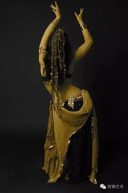 肚皮舞,是一种带有阿拉伯风情的舞蹈形式,起源于中东地区,并在中东和