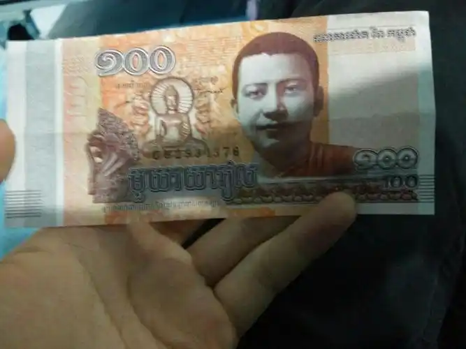 请问这是什么国家的100元纸币