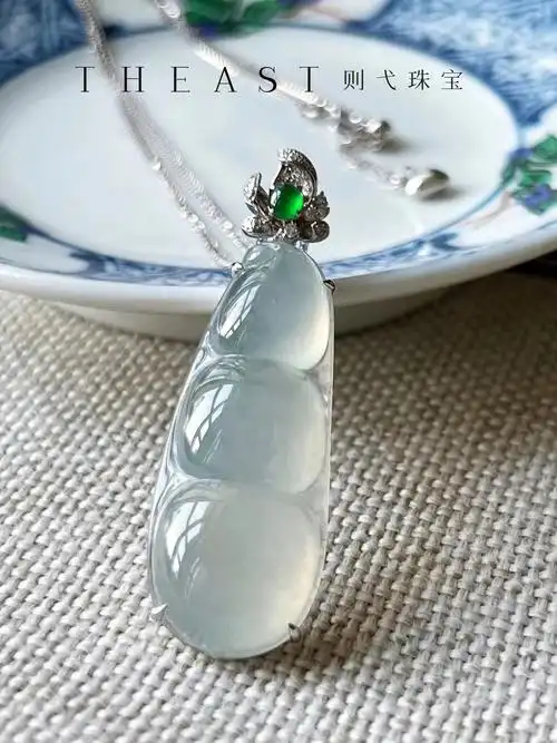 气质女神60高颜值翡翠福豆吊坠