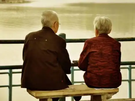 浪漫夫妻白头到老图片,夫妻相伴一生白头到老图片