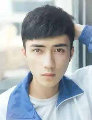 男斜刘海发型图片大全(12款男生好看的刘海发型)