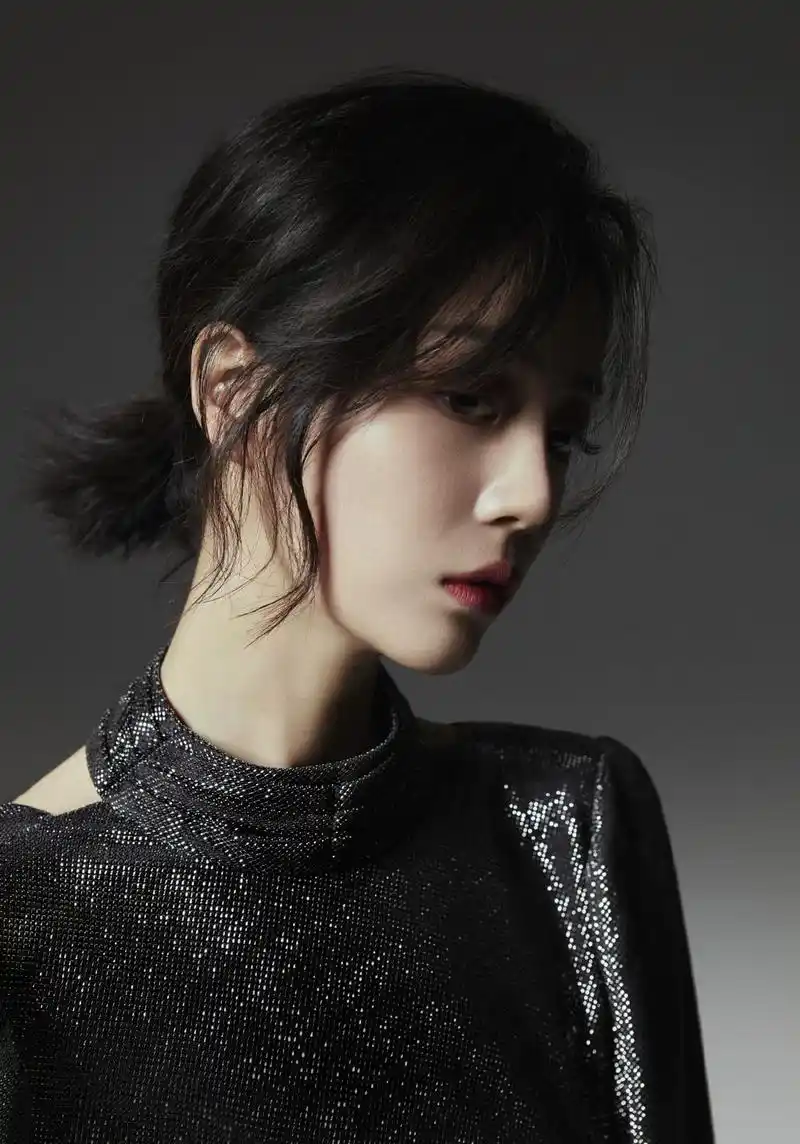 万年短发:李溪芮,长发居然比迪丽热巴更有气质,扎起来更有味道_手机