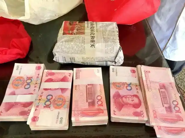 男子赌博6小时花光老板100万,凌晨下跪求原谅,老板当场报警