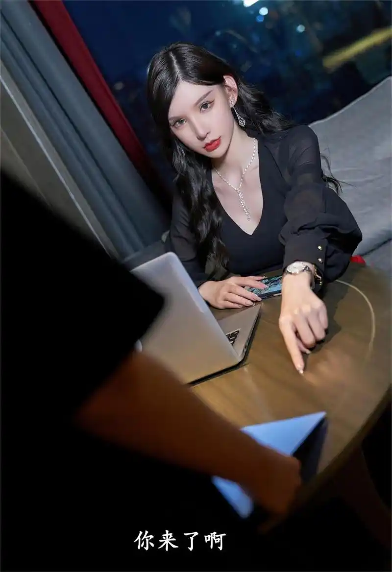 性感女神壁纸#     御姐周于希黑丝美腿性感写真   #性感好身材