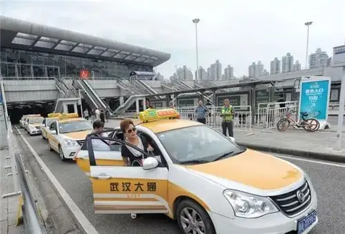 武汉出租司机已送1.68万"邮客"_出租车