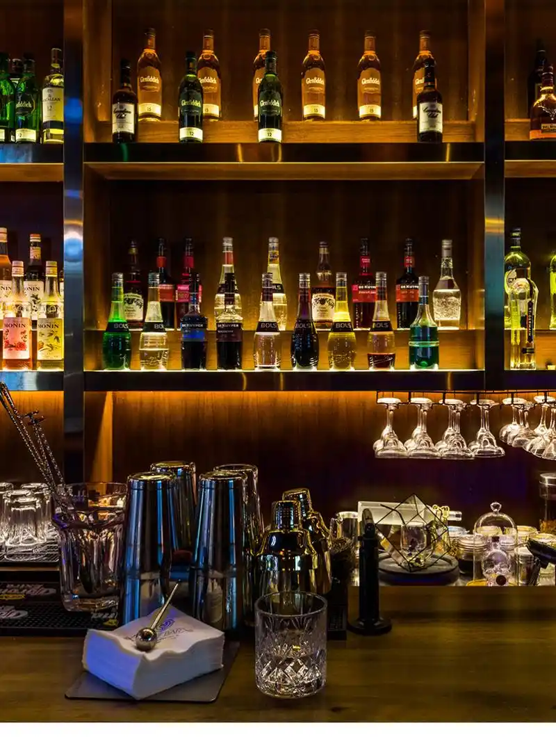 40平的小酒馆装修,5万轻松搞定 小酒吧装修要点 1,暗黑系,比较容易