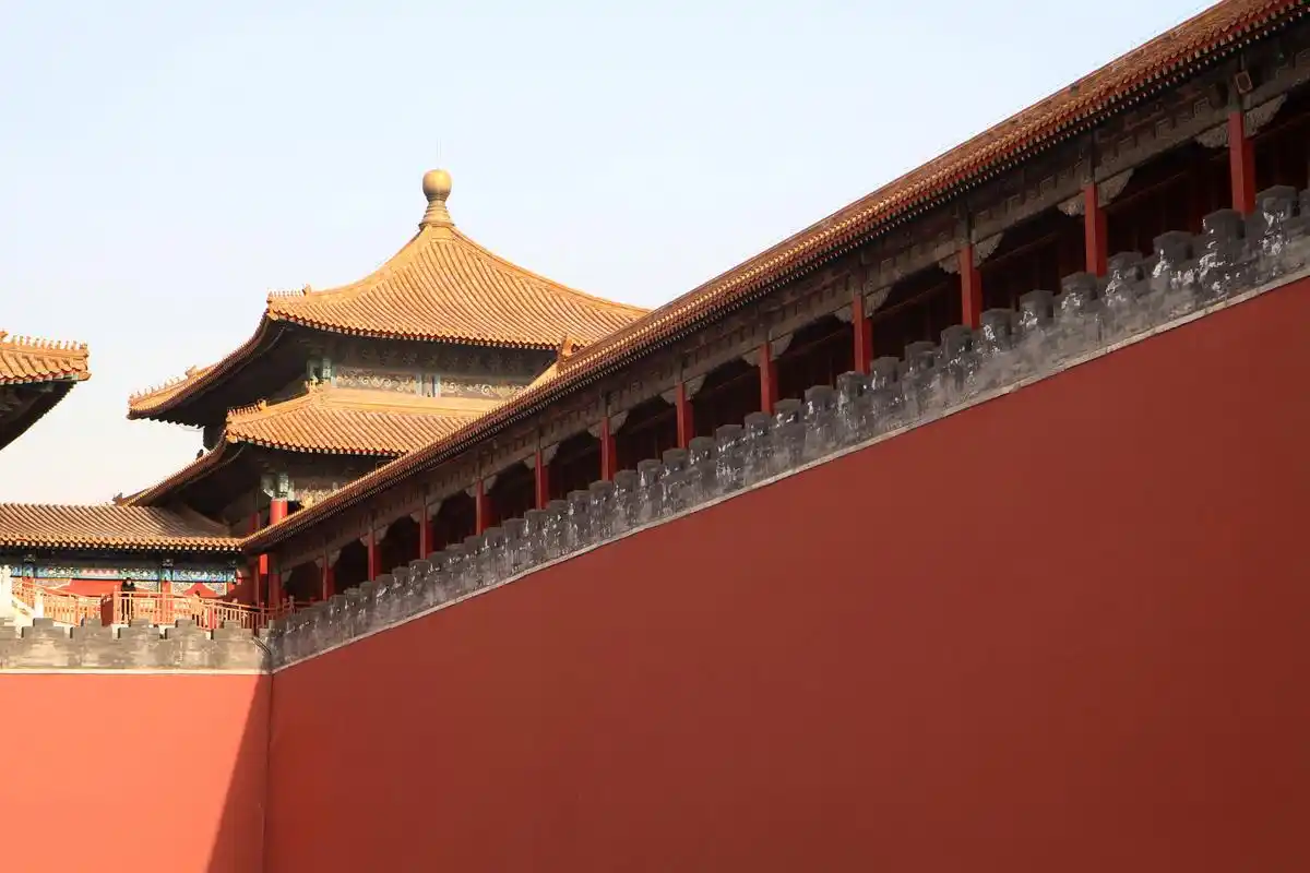 午门,午门是故宫的正门,是故宫博物院的检票口.