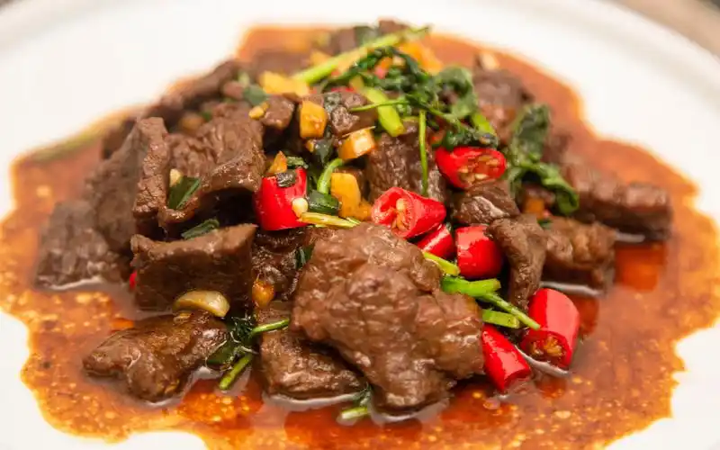 美女1分钟解说经典下饭菜"小炒黄牛肉",既学了做菜又涨了知识