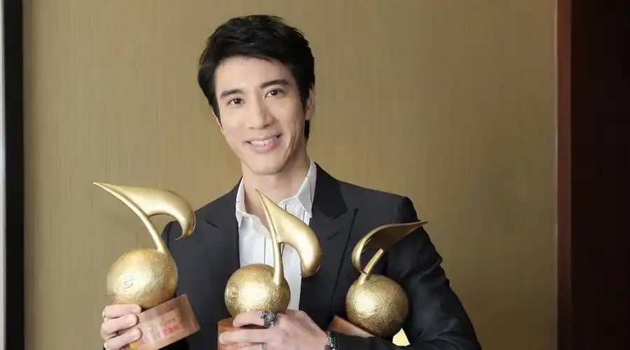 王力宏# 早前荣获 #伯克利音乐学院# 荣誉.