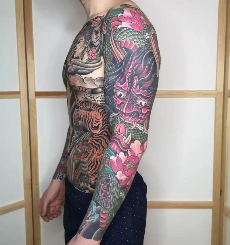 迈向光明之路 注定荆棘丛生#日式老传统纹身#tattoo - 抖音
