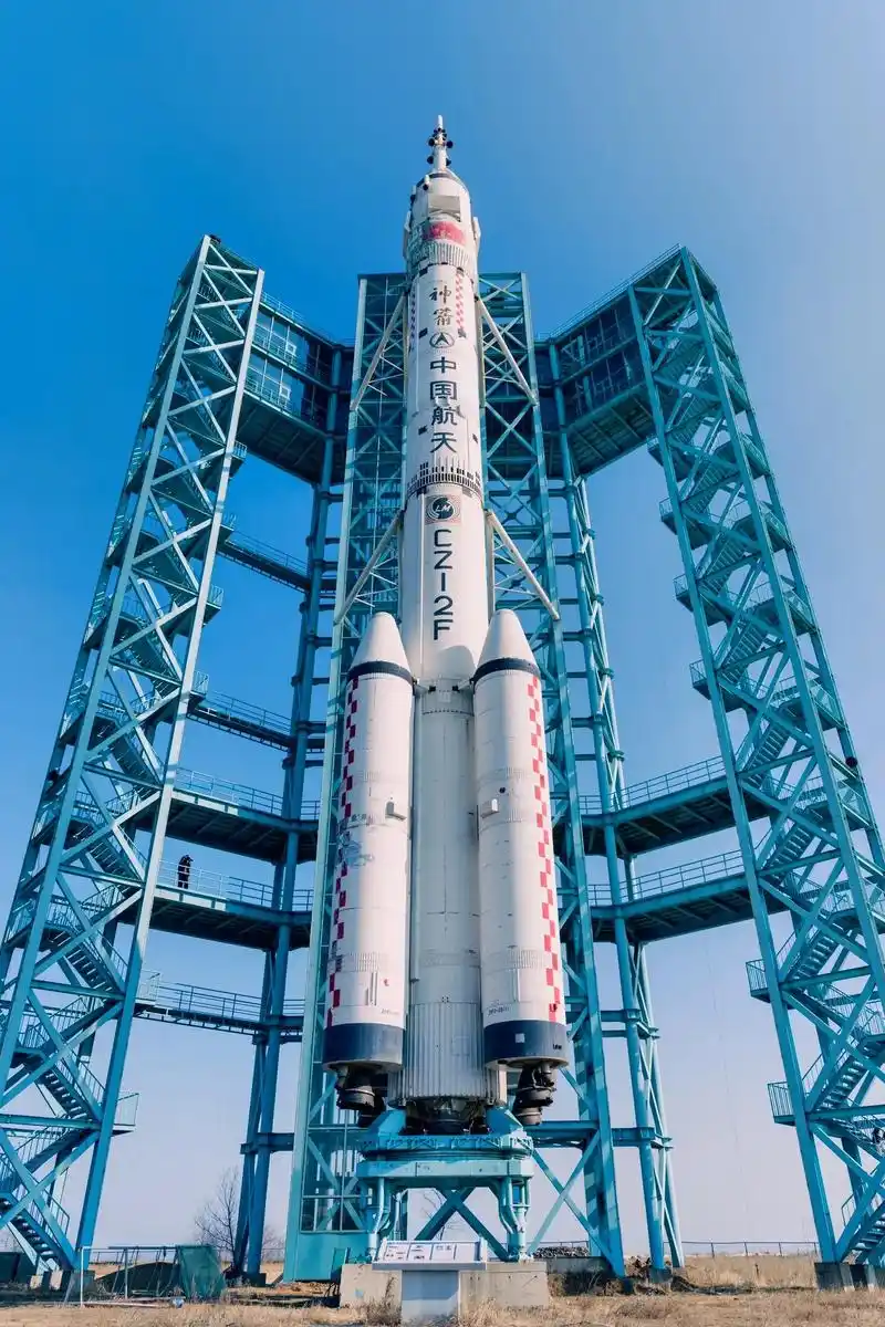 想要近距离看火箭,我指的 - 抖音