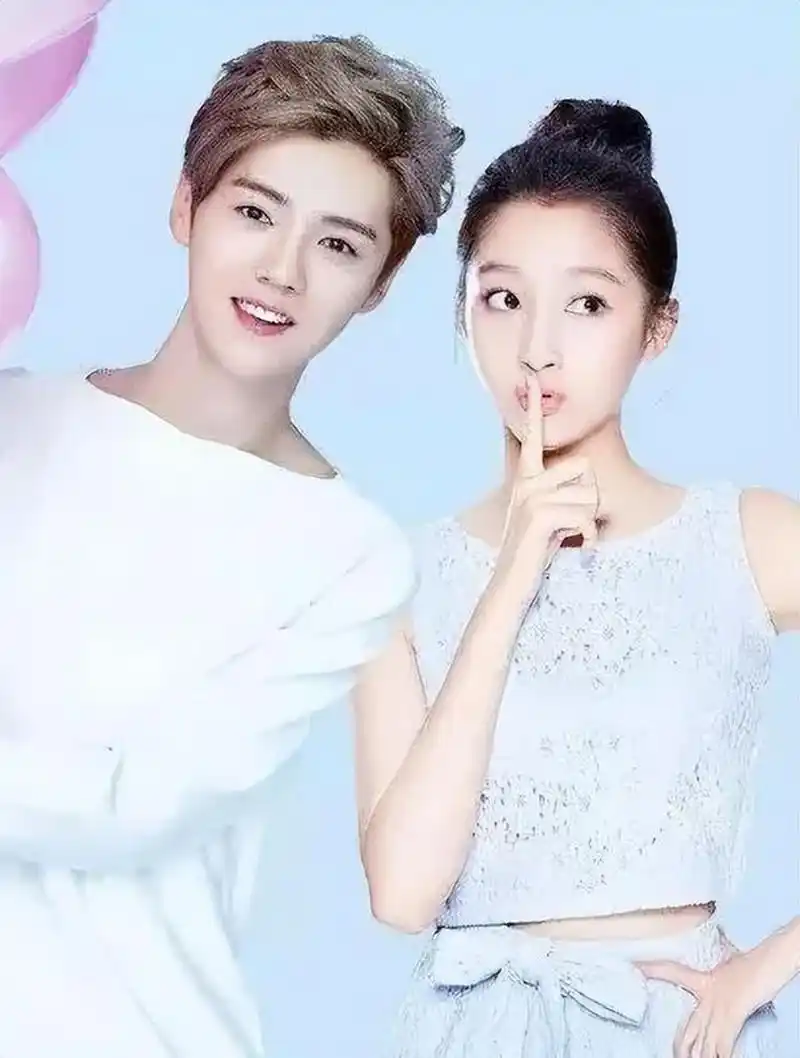 关晓彤鹿晗街头吃面监控流出. 从无人认可到模范情侣.