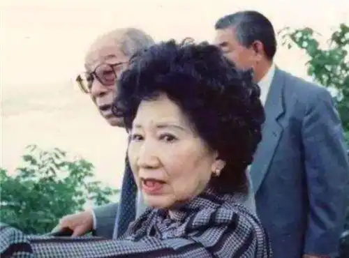 张学良怀念了蒋士云一生,他的那句"我的最爱在纽约",也是让人议论纷纷