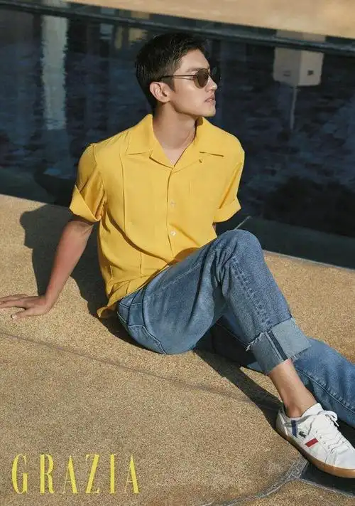 少年脸肌肉身东方神起沈昌珉时尚画报公开荷尔蒙爆棚