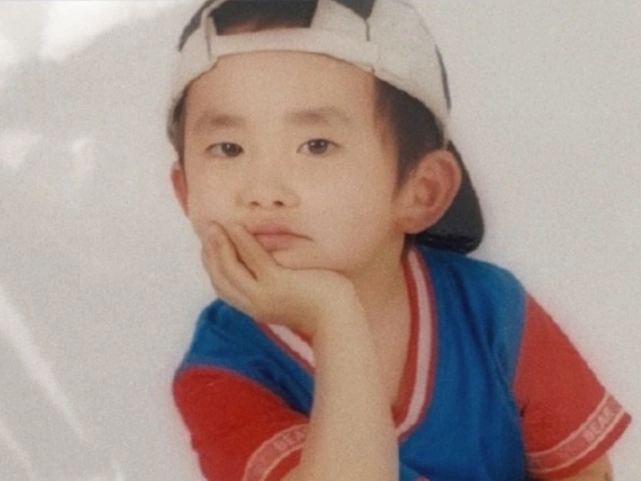 很多人都发现小时候易烊千玺的五官虽然不少很出彩,但是确实十分的