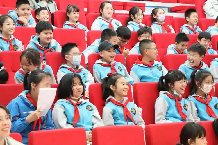 西安曲江南湖小学举办第二届书香文化节