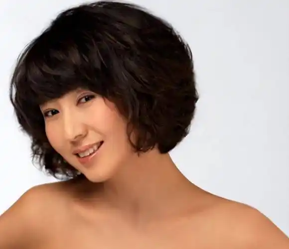 闫学晶:长相平平无奇,却深受富豪喜欢,二嫁煤老板被宠成公主_赵本