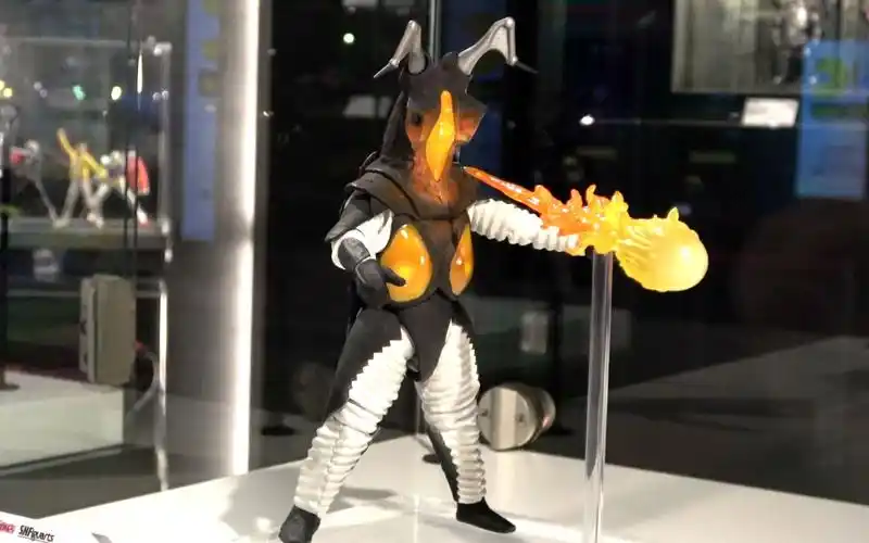 4k实拍万代shf宇宙恐龙杰顿芝顿初代奥特曼一兆度火球魂限