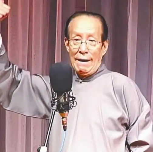 相声演员牛群:和冯巩搭档13年散伙,今74岁婚姻破裂,家产全捐赠