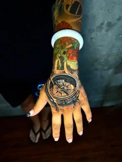 手背立体指南针纹身|洛杉矶纹身