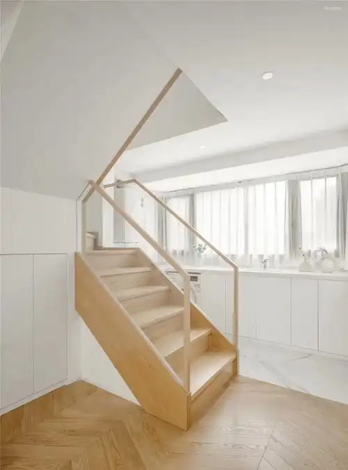 150平现代简约复式住宅公寓装修案例_治愈系 | 从"纯白 木色"中感受