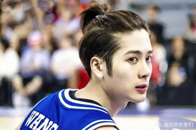 当男明星扎起小揪揪,有没有哪一位帅到了你?