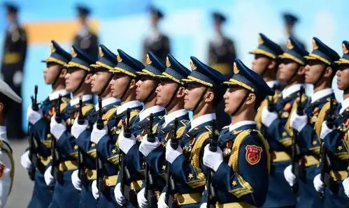 原创红场阅兵彩排解放军展大国气度!俄网友:帅气,连女孩子也跟着走