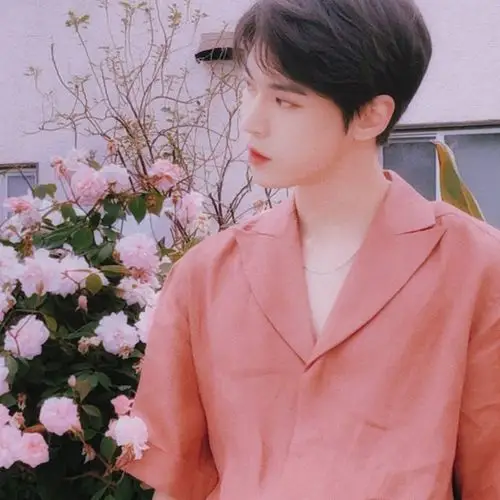 粉色暖男头像