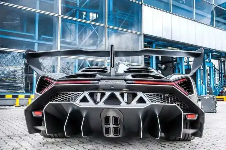 太阳神阿波罗跑车(全球十大顶级超跑) - 四帝国车市