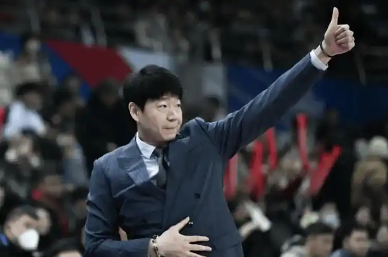 两大内线被打爆,教练是短板_辽宁男篮_比赛_邱彪